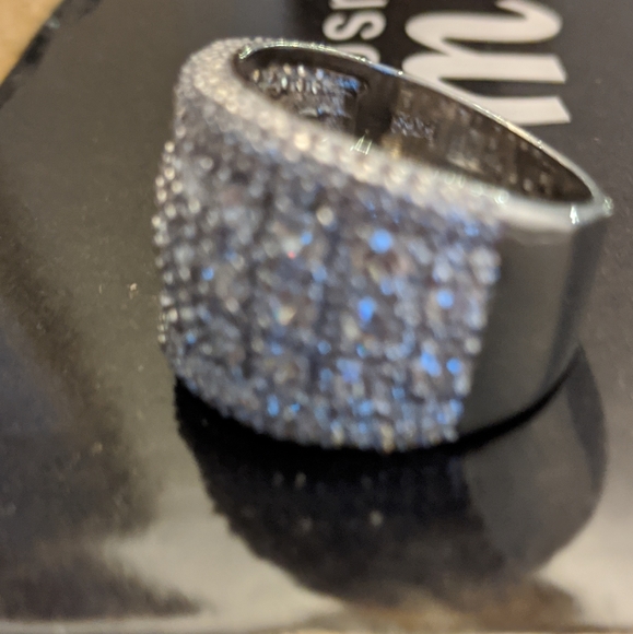 New ring - Picture 2 of 2